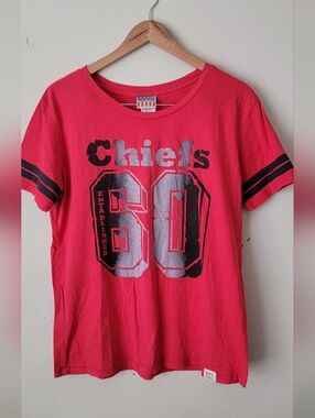 Chiefs Graphic Tee in Red - Junk Food Brand Size L